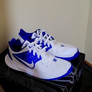 🔥AUTHENTIC NIKE KYRIE LOW 2 SIZE 11 WHITE/GAME ROYAL🔥